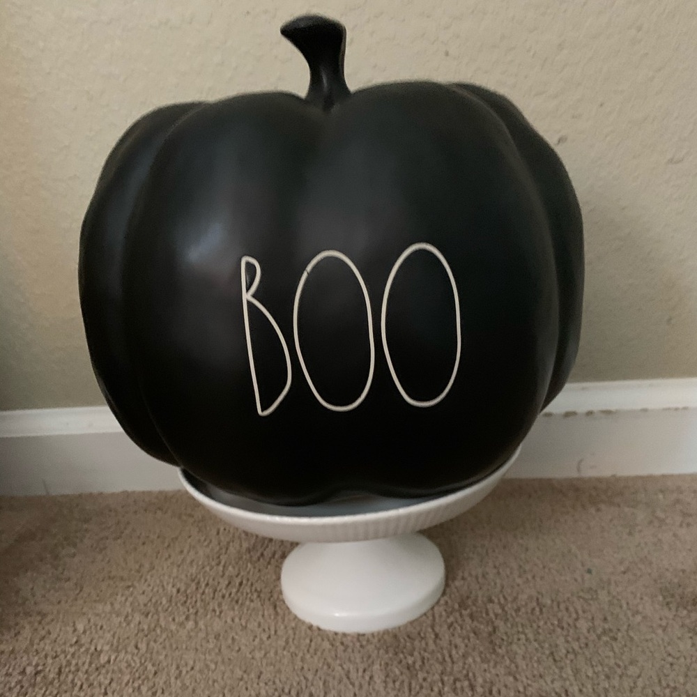 Rae dunn pumpkin
